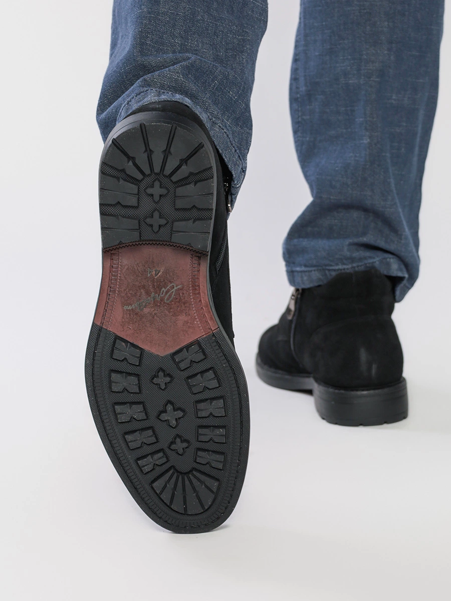 Полуботинки-дерби черного цвета на низком каблуке